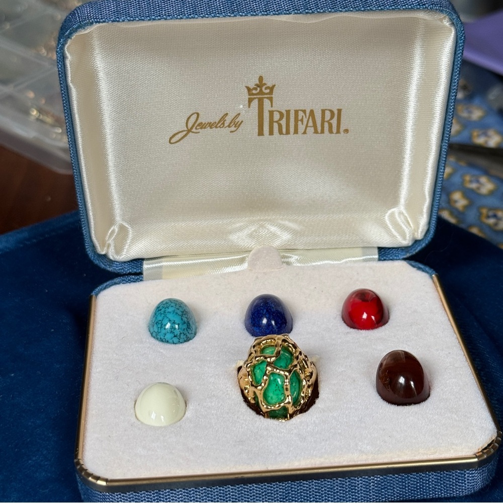 Vintage Jewels by Trifari Gold Tone Ring Interchangeable Faux Stones. Size 5.5